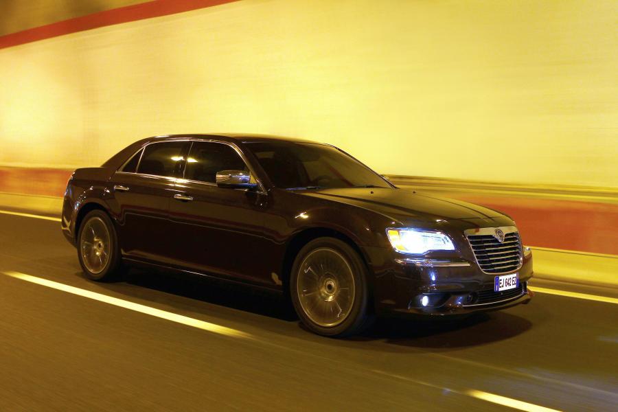  Lancia Thema 2011 года  (фото 51 из 77)